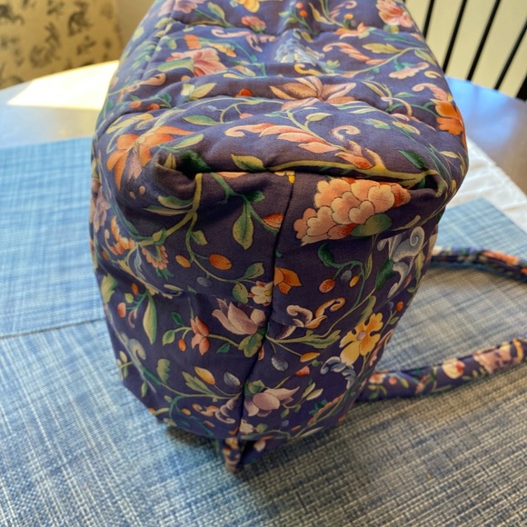 HOLDINGS Floral, Roomy Metal Collapsible Quilted Bag - Picture 5 of 13